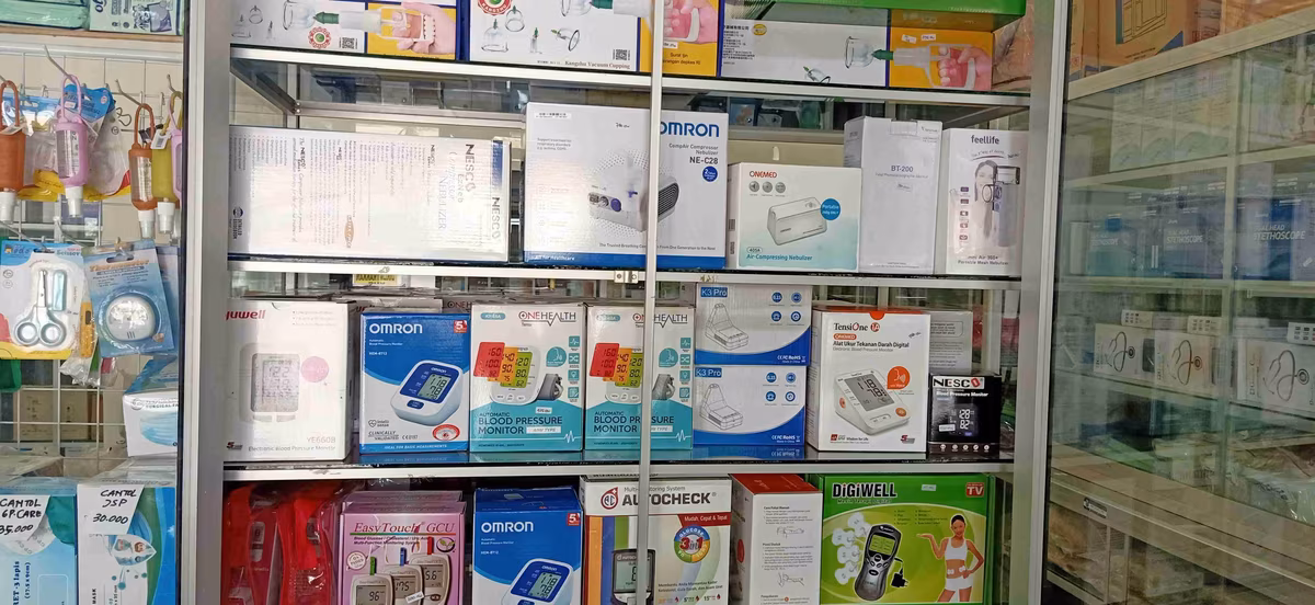 Perlengkapan medis lengkap